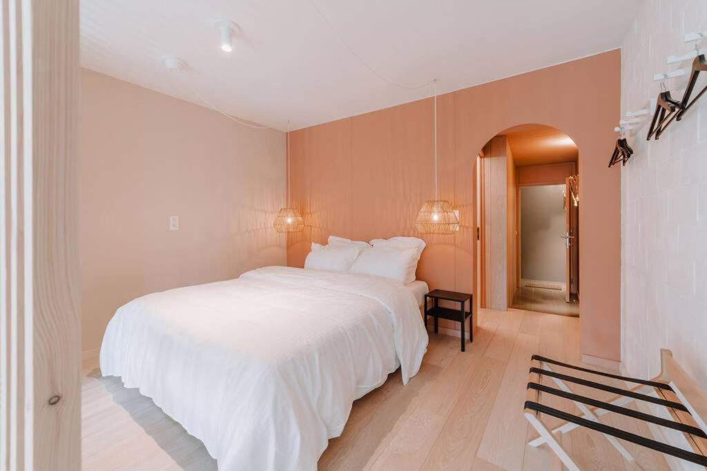 Chimay : La Chambre Doree De La Grand Place Exteriör bild
