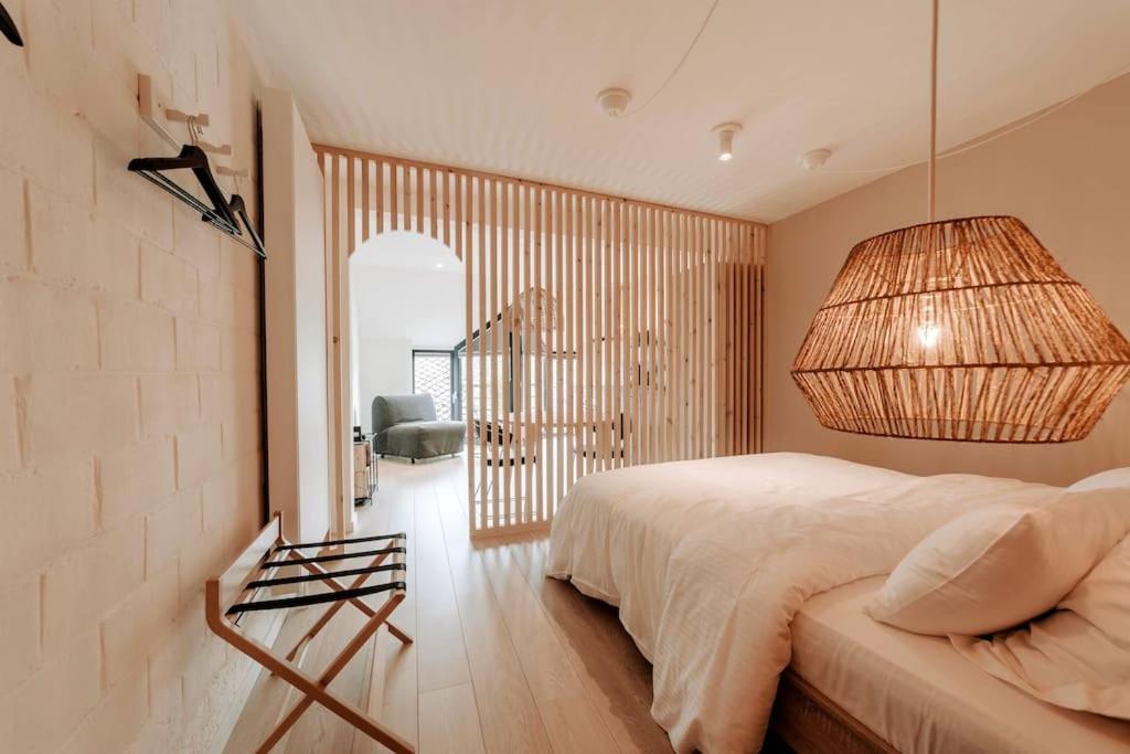 Chimay : La Chambre Doree De La Grand Place Exteriör bild
