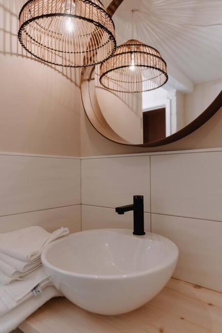Chimay : La Chambre Doree De La Grand Place Exteriör bild