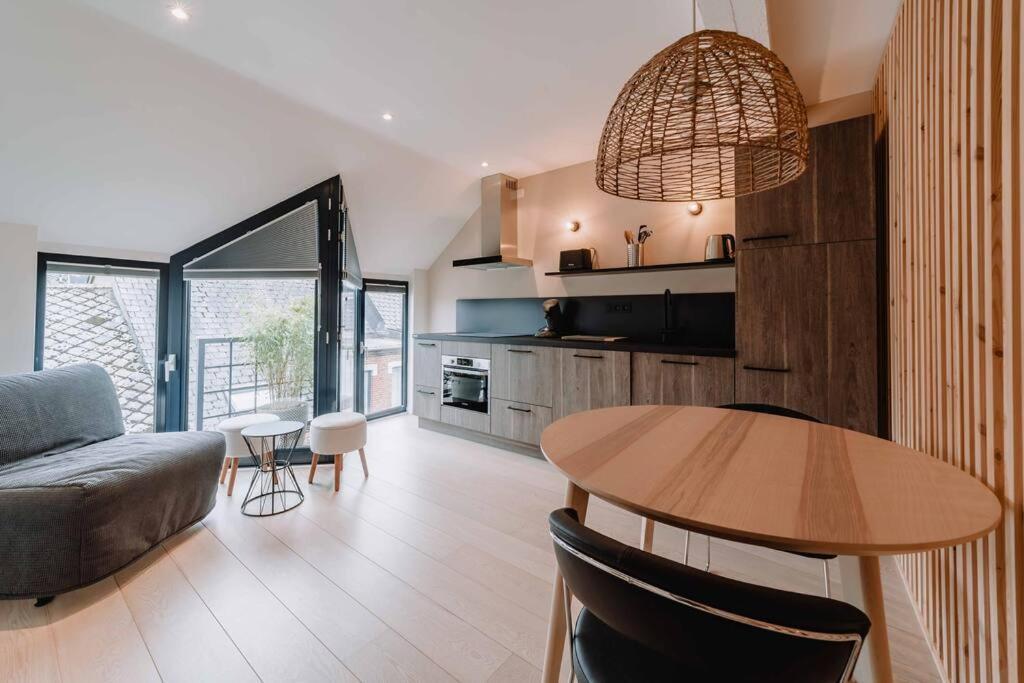 Chimay : La Chambre Doree De La Grand Place Exteriör bild